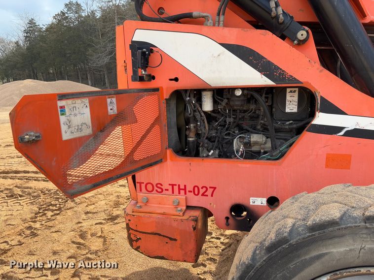 image for item FB3166 2015 JLG Sky Trak 8042 telehandler