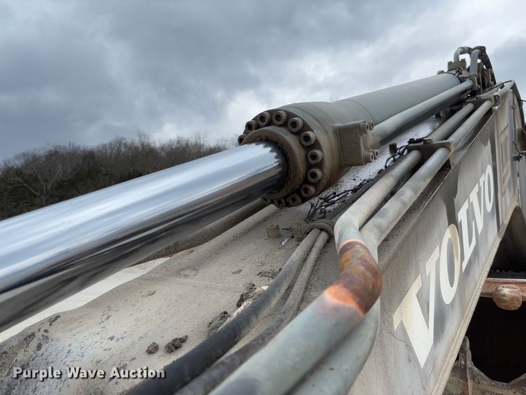 image for item FB3170 2015 Volvo EC250EL excavator