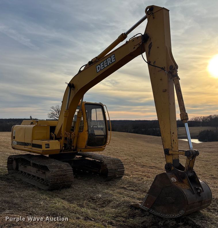 image for item FB3520 1997 John Deere 120 excavator