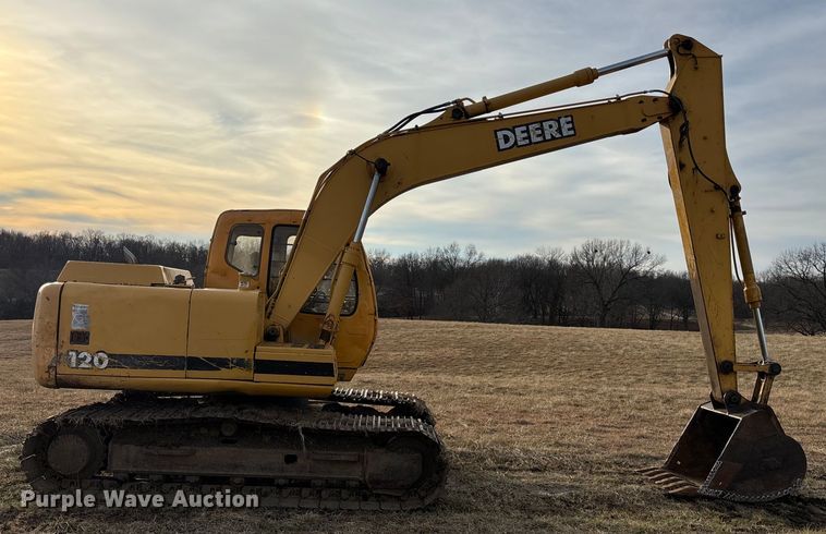 image for item FB3520 1997 John Deere 120 excavator