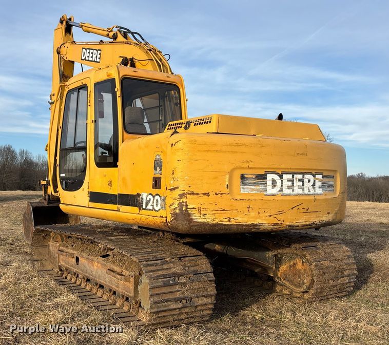 image for item FB3520 1997 John Deere 120 excavator