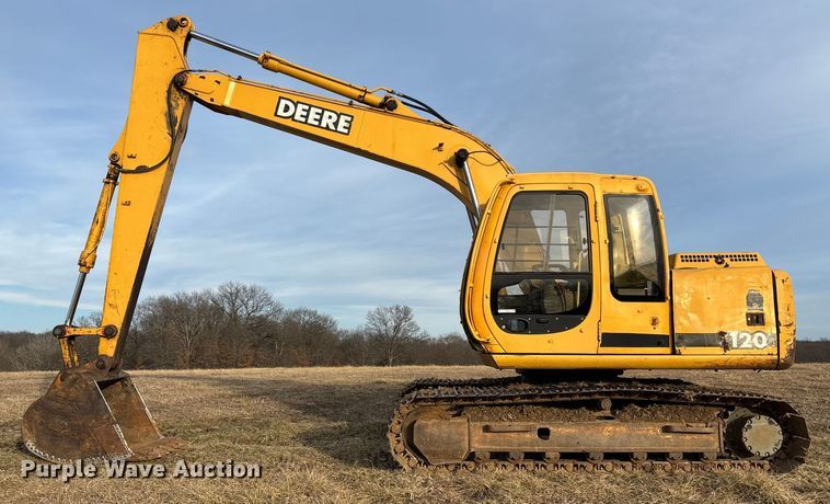 image for item FB3520 1997 John Deere 120 excavator