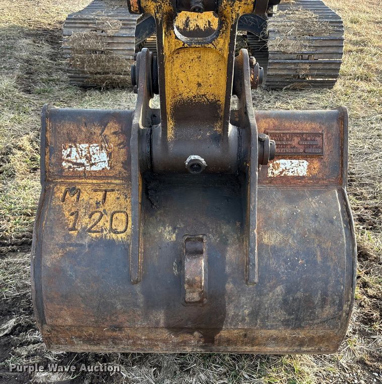 image for item FB3520 1997 John Deere 120 excavator