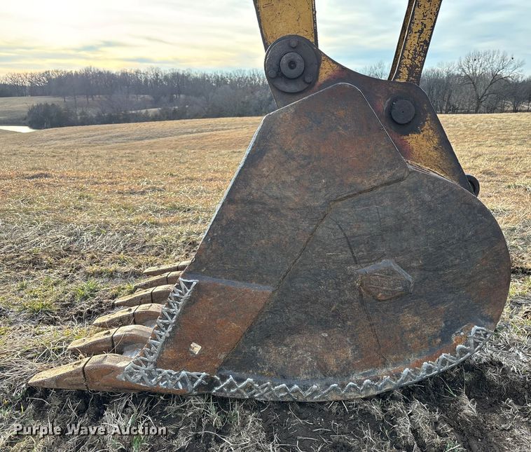 image for item FB3520 1997 John Deere 120 excavator