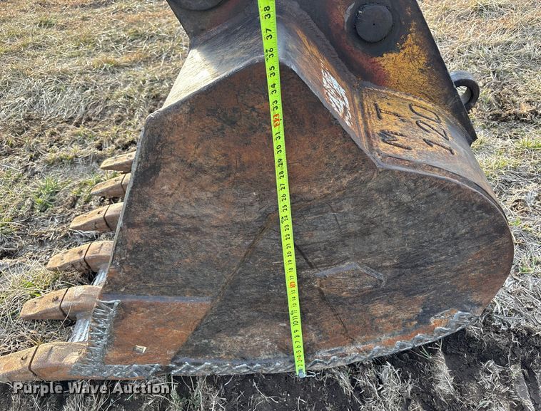 image for item FB3520 1997 John Deere 120 excavator