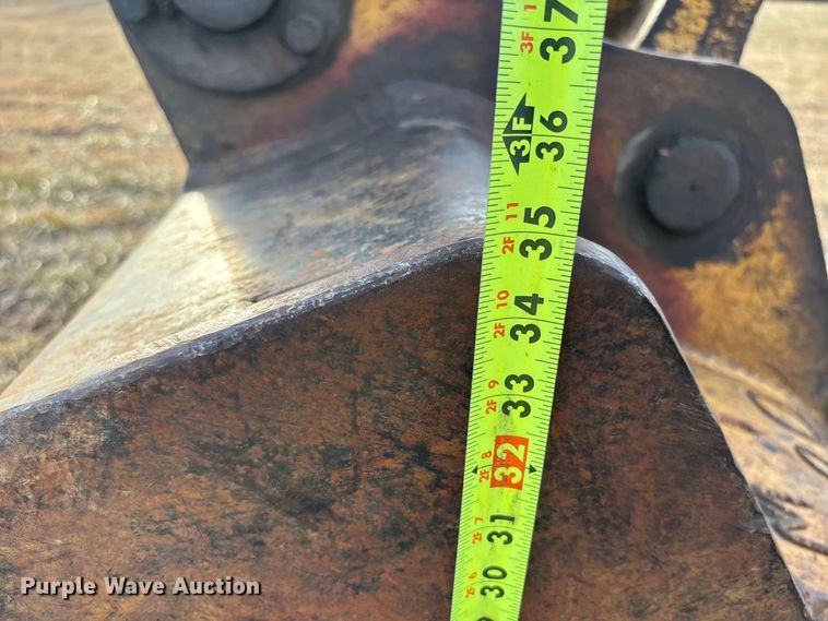 image for item FB3520 1997 John Deere 120 excavator