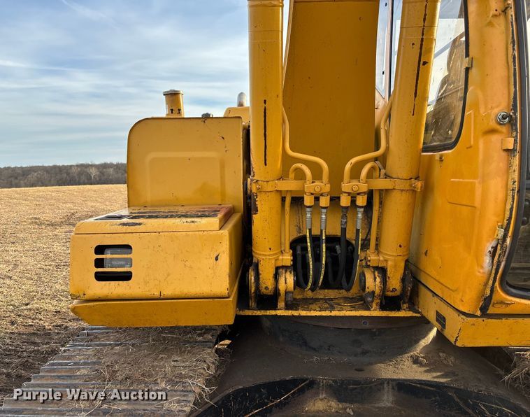 image for item FB3520 1997 John Deere 120 excavator