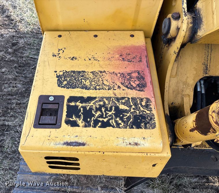 image for item FB3520 1997 John Deere 120 excavator