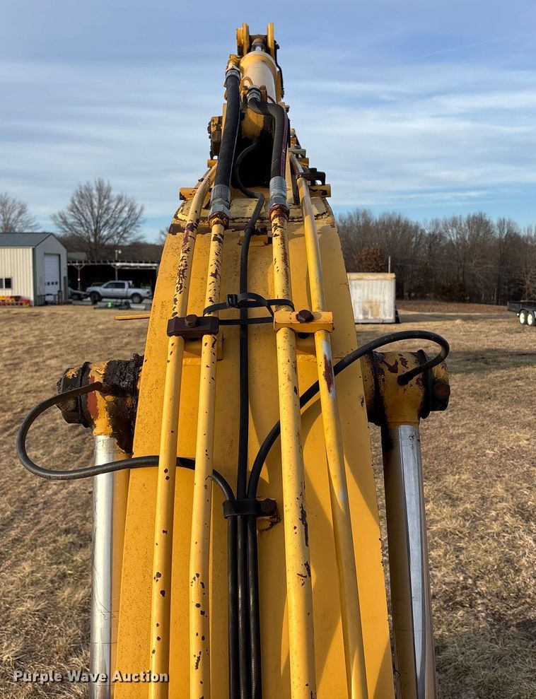 image for item FB3520 1997 John Deere 120 excavator