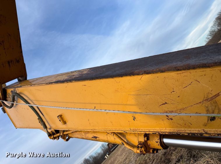 image for item FB3520 1997 John Deere 120 excavator