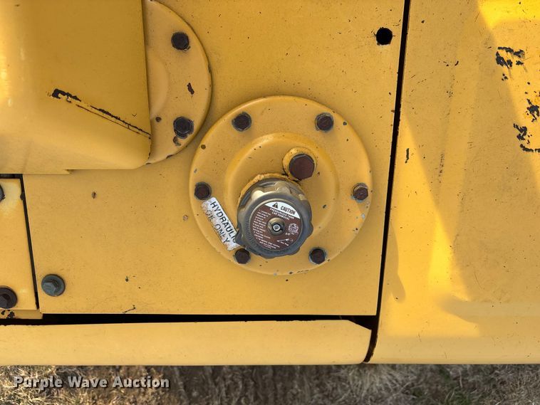 image for item FB3520 1997 John Deere 120 excavator
