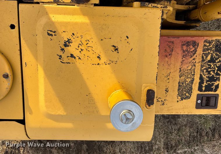 image for item FB3520 1997 John Deere 120 excavator