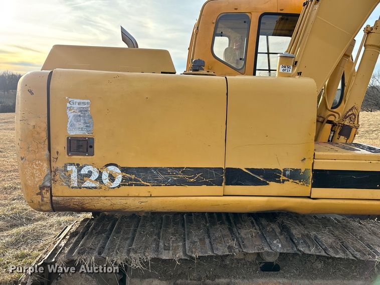 image for item FB3520 1997 John Deere 120 excavator