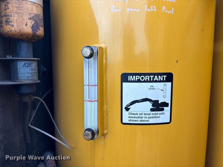 image for item FB3520 1997 John Deere 120 excavator