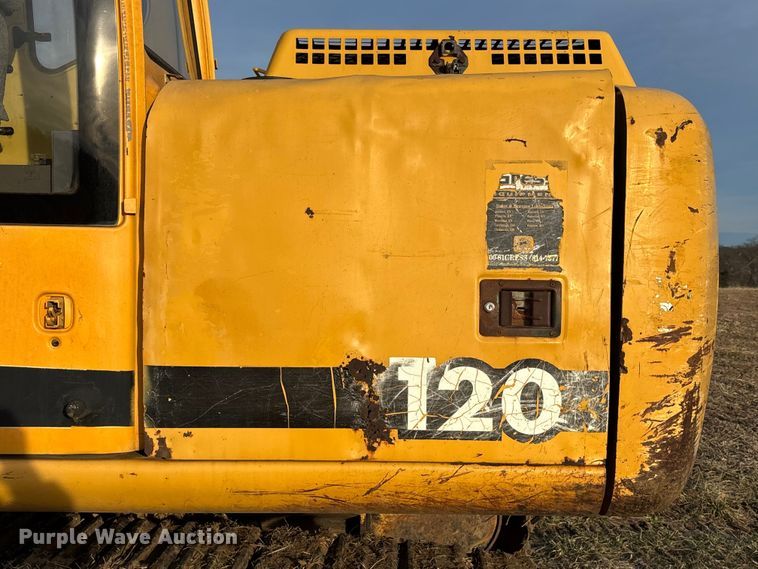 image for item FB3520 1997 John Deere 120 excavator