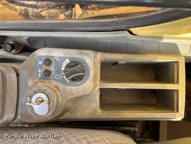 image for item FB3520 1997 John Deere 120 excavator