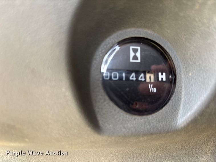 image for item FB3520 1997 John Deere 120 excavator