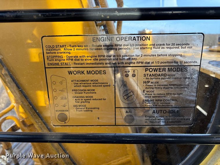 image for item FB3520 1997 John Deere 120 excavator