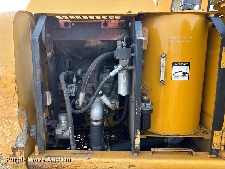 image for item FB3520 1997 John Deere 120 excavator