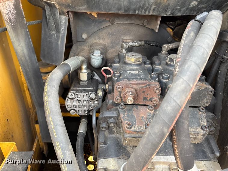 image for item FB3520 1997 John Deere 120 excavator