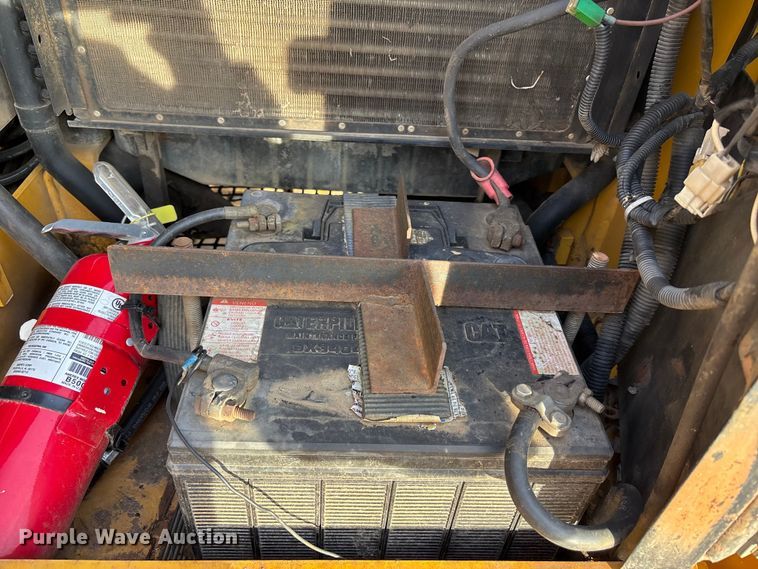 image for item FB3520 1997 John Deere 120 excavator