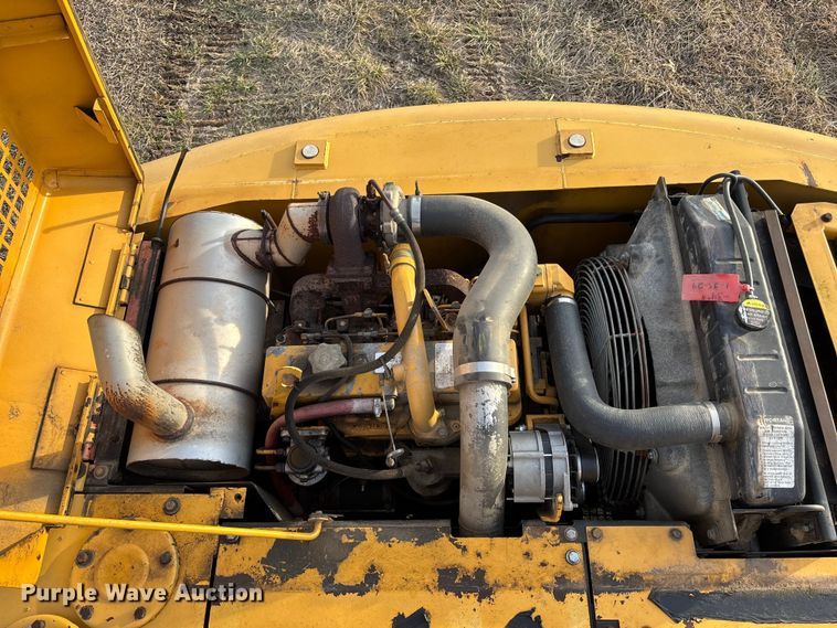 image for item FB3520 1997 John Deere 120 excavator