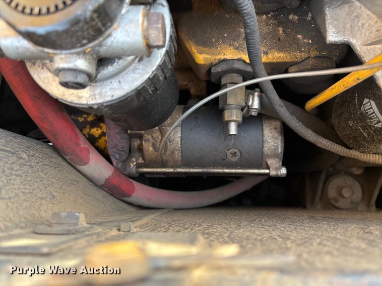 image for item FB3520 1997 John Deere 120 excavator