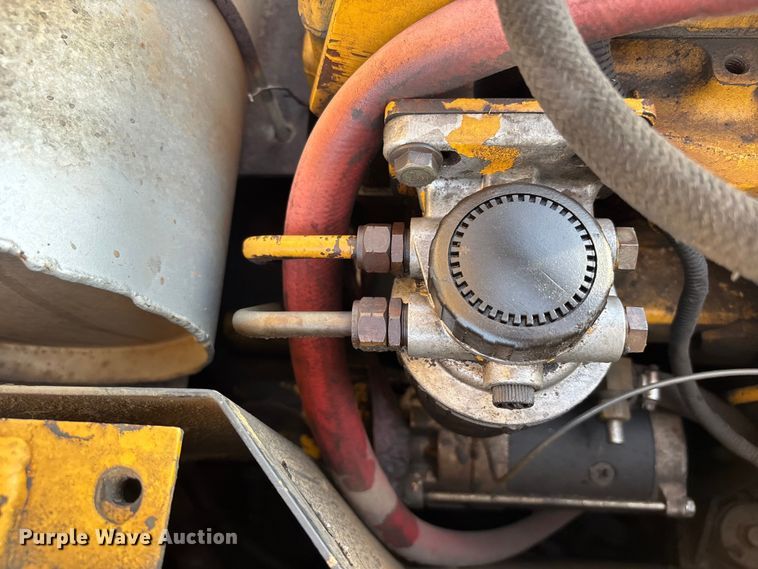 image for item FB3520 1997 John Deere 120 excavator