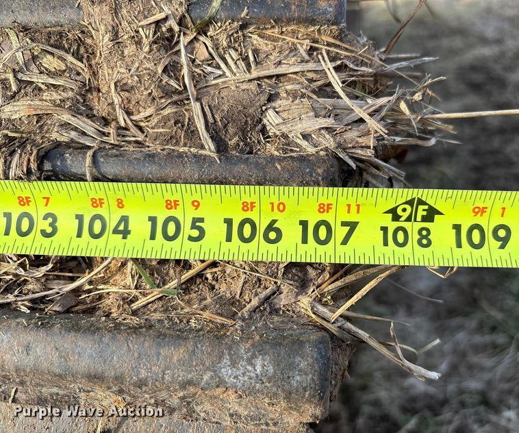 image for item FB3520 1997 John Deere 120 excavator