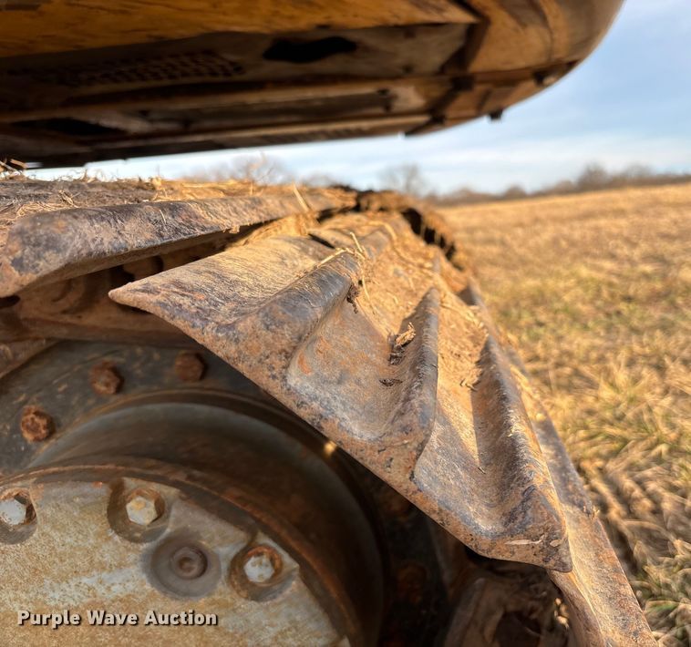 image for item FB3520 1997 John Deere 120 excavator