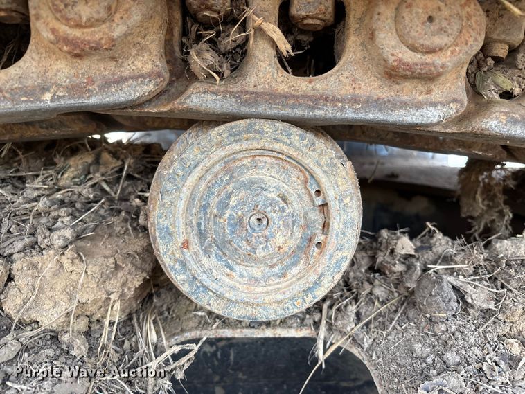 image for item FB3520 1997 John Deere 120 excavator