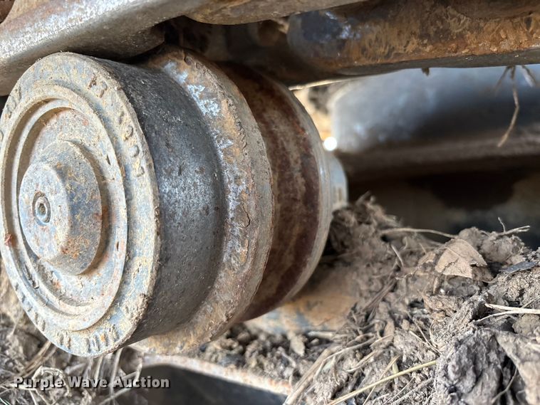 image for item FB3520 1997 John Deere 120 excavator