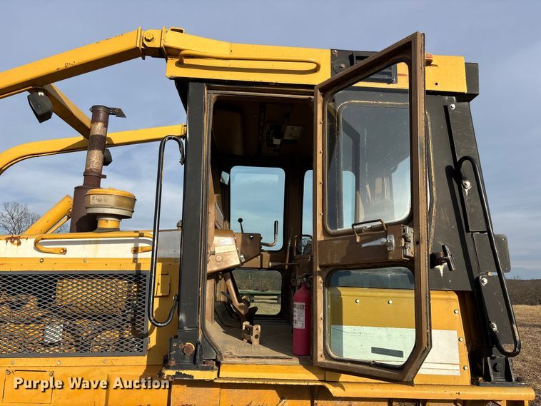 image for item FB3523 Caterpillar D6D dozer