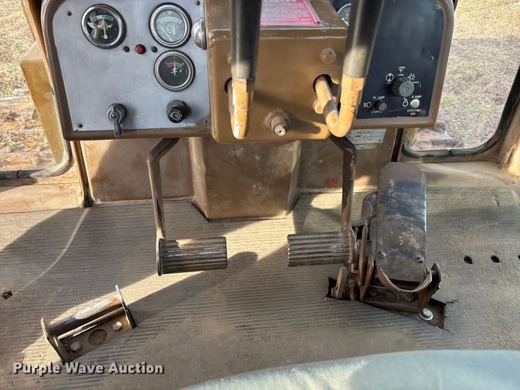 image for item FB3523 Caterpillar D6D dozer