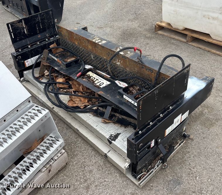 image for item FC1588 Tommy Gate lift gate