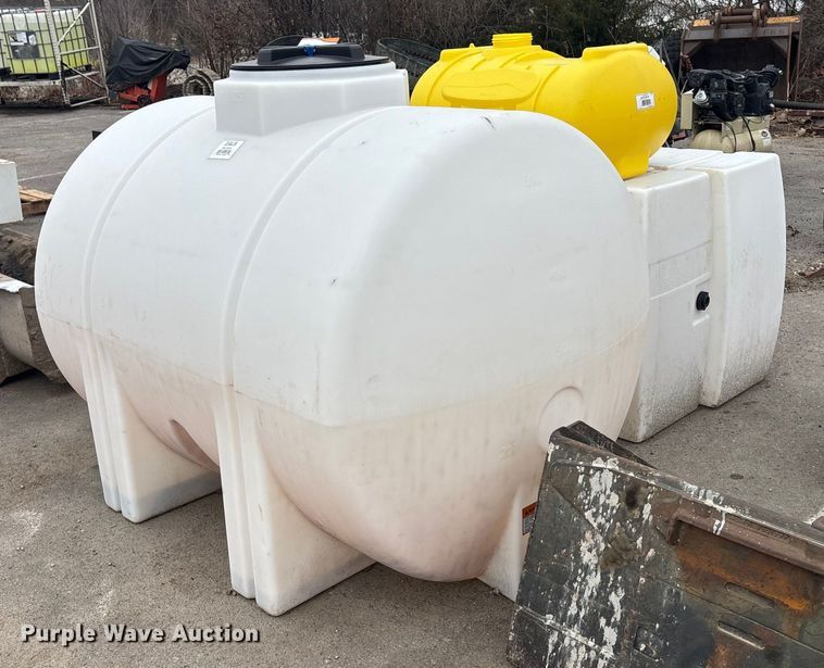 image for item FC1589 (3) poly tanks