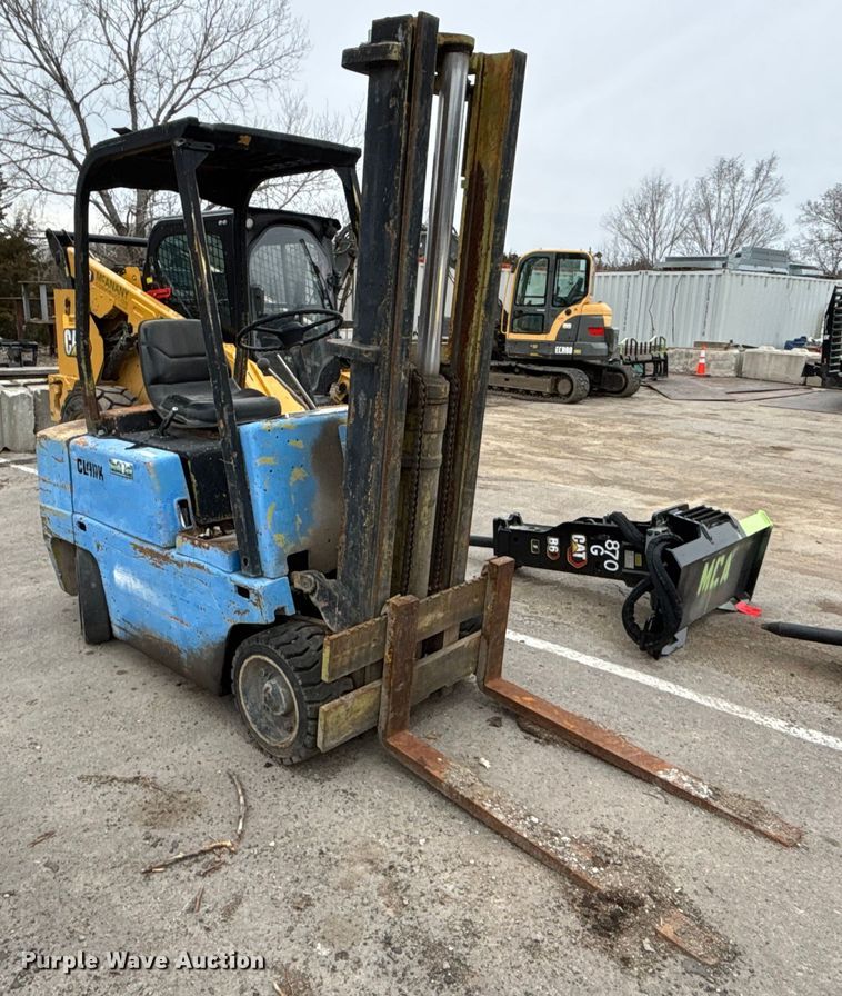 image for item FC1590 Clark C500-40 forklift