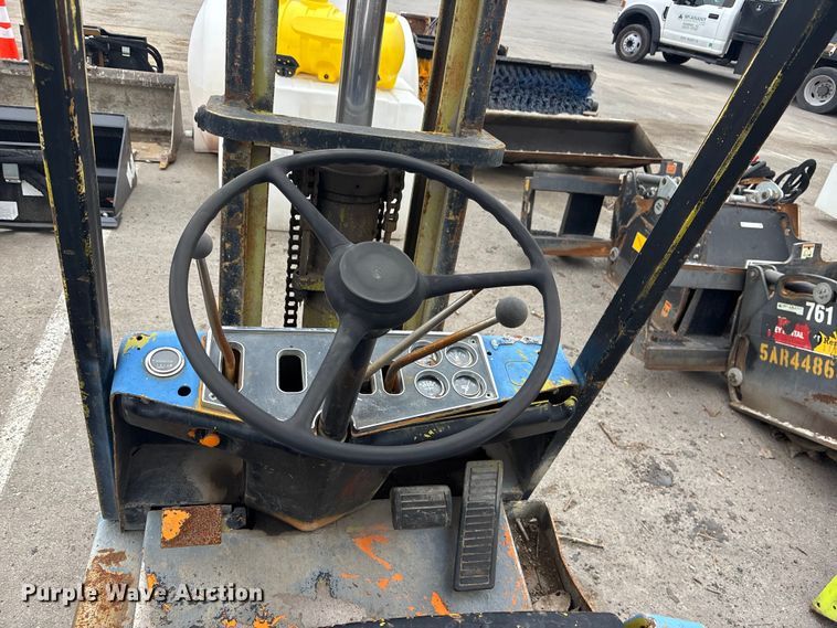 image for item FC1590 Clark C500-40 forklift