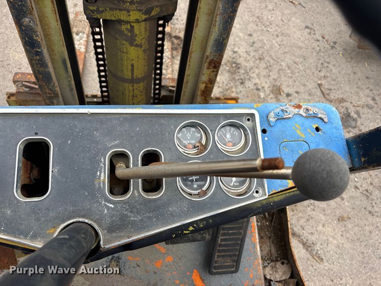 image for item FC1590 Clark C500-40 forklift