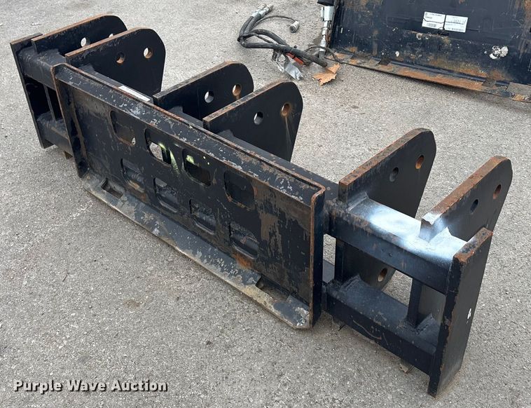 image for item FC1598 Skid steer mounting bracket