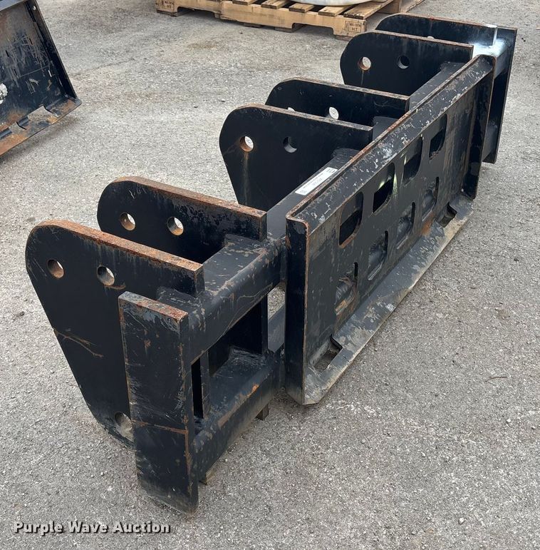 image for item FC1598 Skid steer mounting bracket