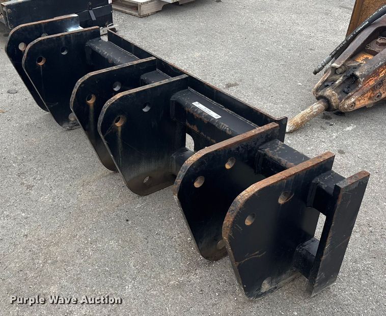 image for item FC1598 Skid steer mounting bracket