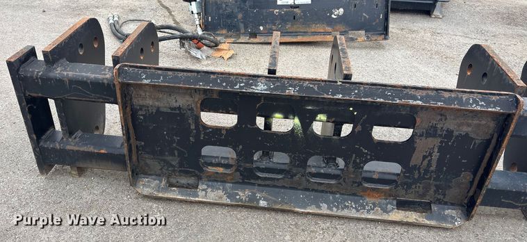 image for item FC1598 Skid steer mounting bracket