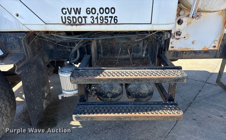 image for item FC1602 1994 International F-2574 ready mix truck