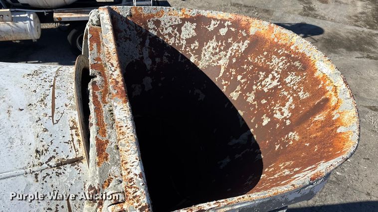 image for item FC1602 1994 International F-2574 ready mix truck