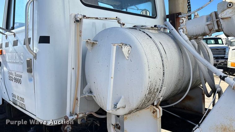 image for item FC1602 1994 International F-2574 ready mix truck