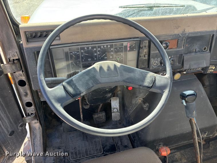 image for item FC1602 1994 International F-2574 ready mix truck