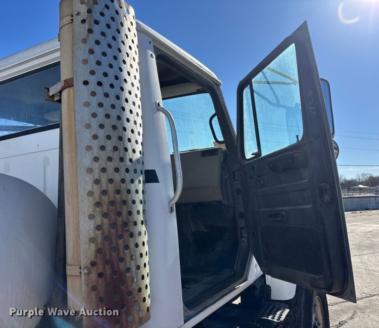 image for item FC1602 1994 International F-2574 ready mix truck