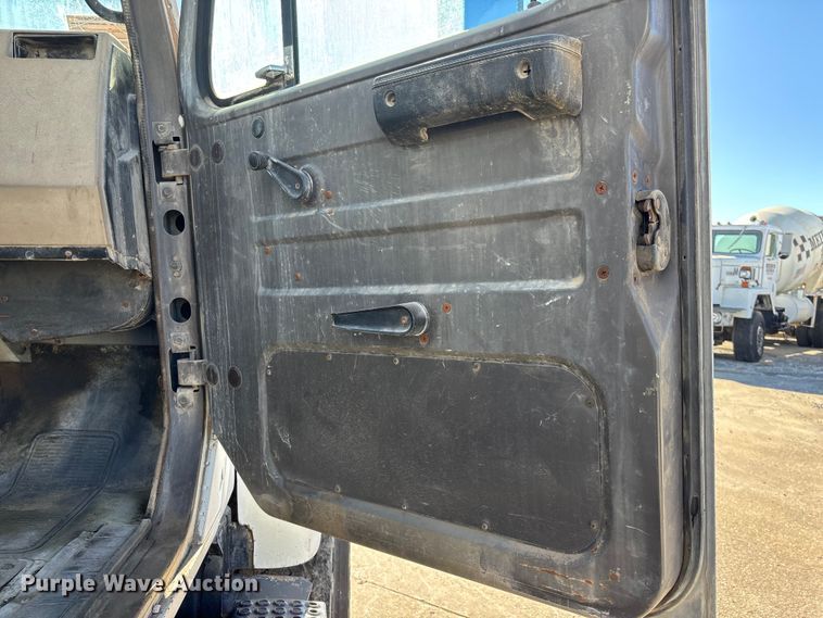 image for item FC1602 1994 International F-2574 ready mix truck