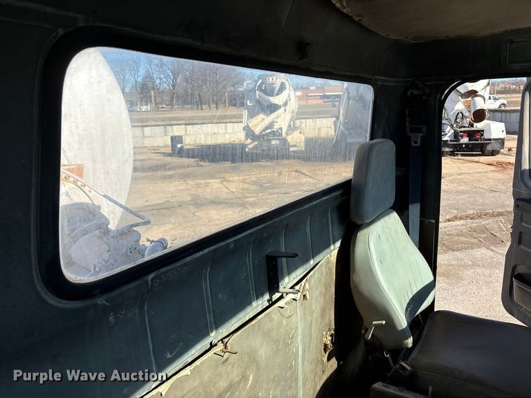 image for item FC1602 1994 International F-2574 ready mix truck